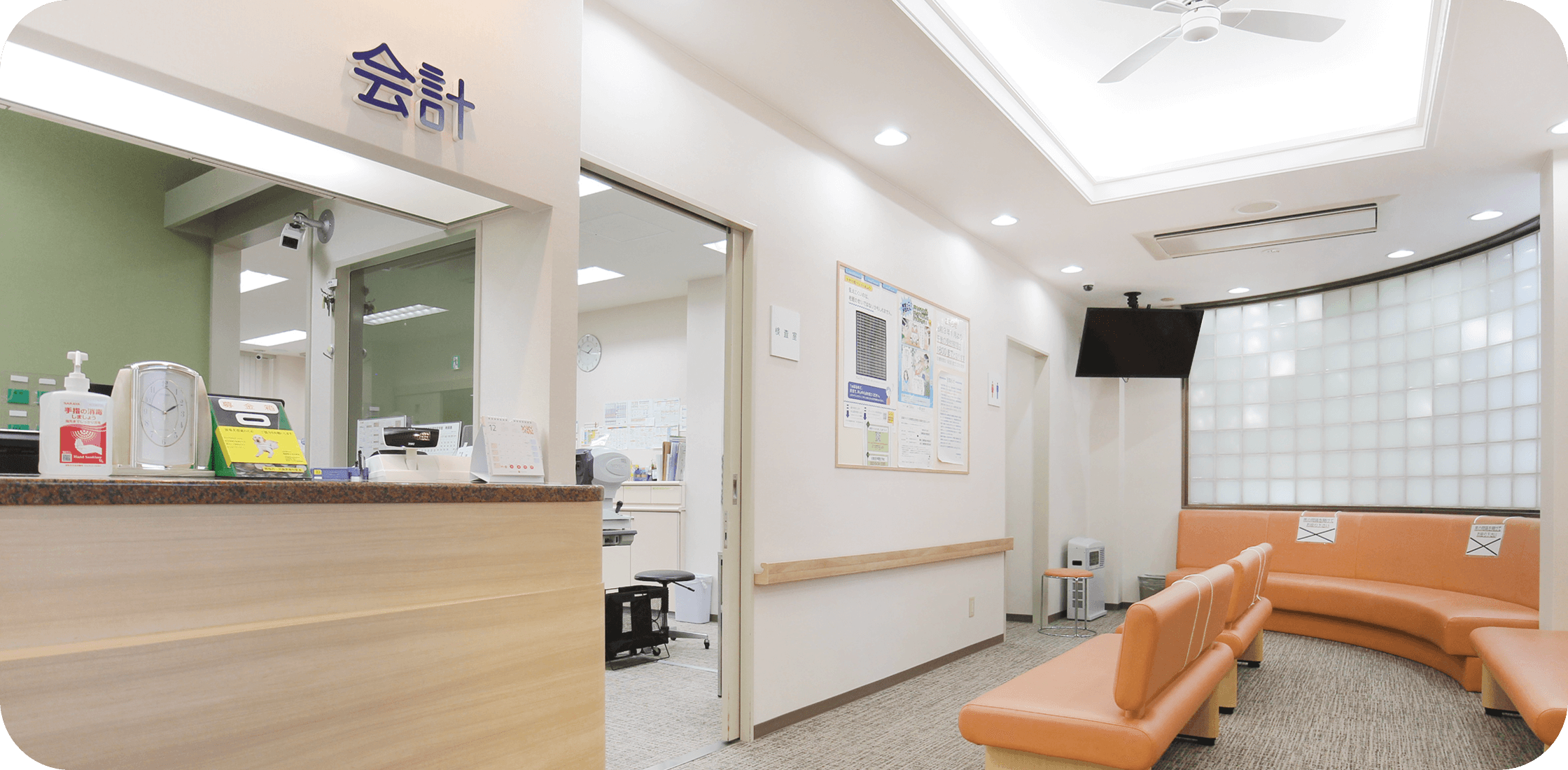 南海本線「貝塚」駅下車、水間線乗り換え「貝塚市役所前」駅下車すぐ横の『小池眼科クリニック』です。一般眼科外来をはじめ、白内障、緑内障、糖尿病網膜症、結膜炎、斜視、弱視、コンタクトレンズ処方、眼鏡処方などを行っています。目の気になる症状がある方はなんでもご相談ください。